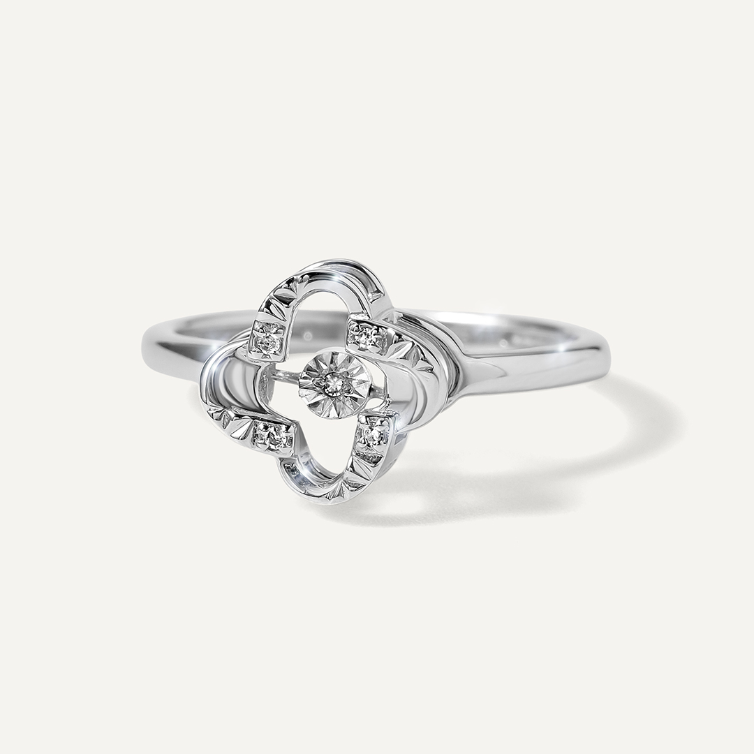 Серебряное кольцо с бриллиантами "Танцующий камень"