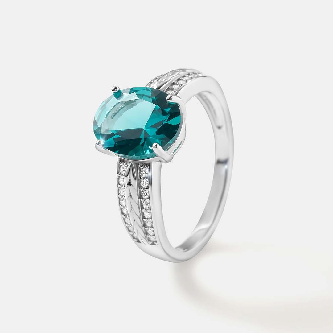 Серебряное кольцо с зеленой шпинелью