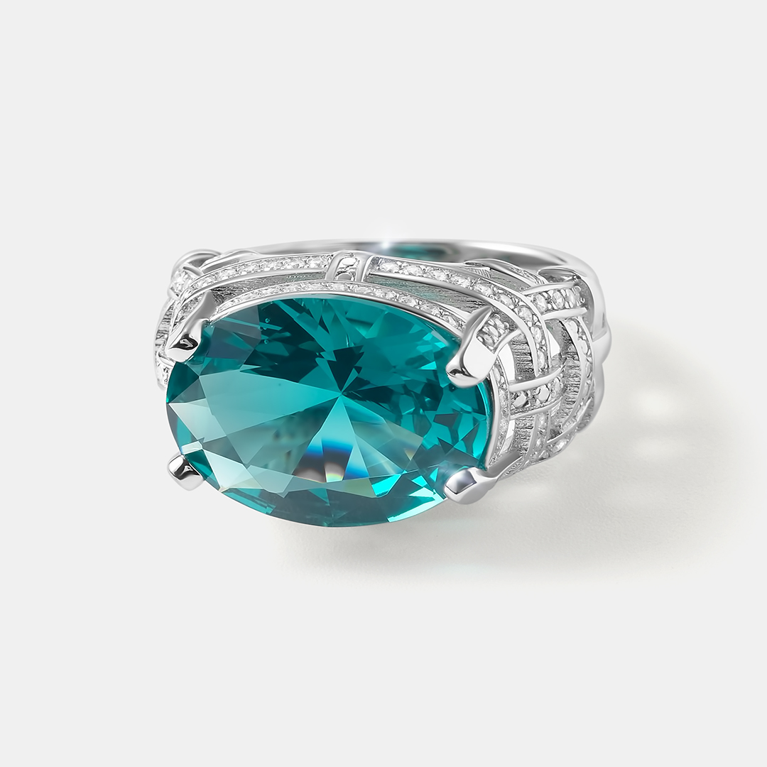 Серебряное кольцо с зеленой шпинелью