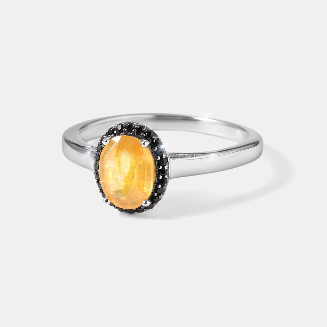 Серебряное кольцо с желтым сапфиром
