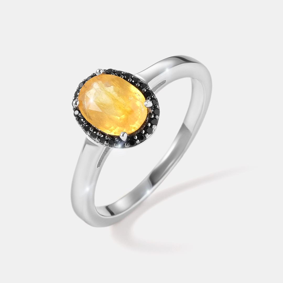 Серебряное кольцо с желтым сапфиром