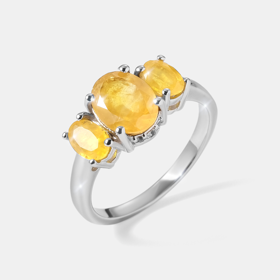 Серебряное кольцо с желтыми сапфирами