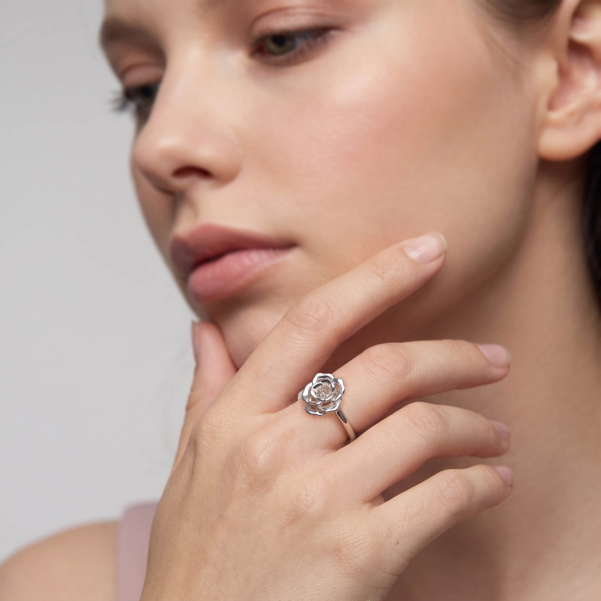 Серебряное кольцо с бриллиантом "Роза"