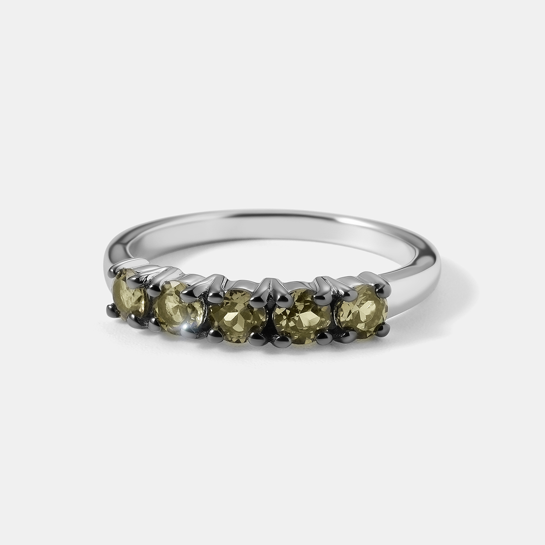 Серебряное кольцо с гранатами