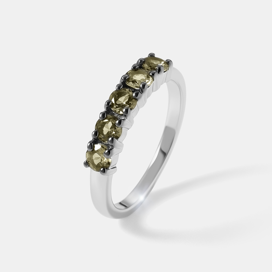Серебряное кольцо с гранатами
