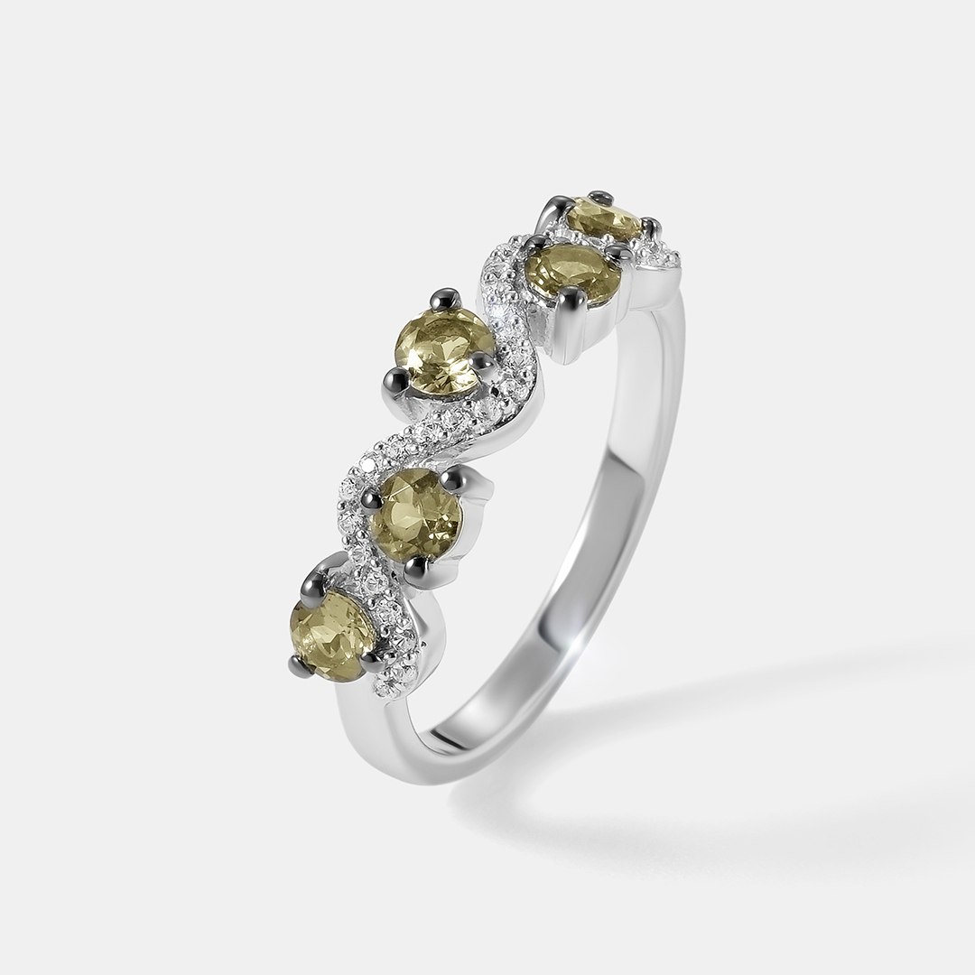 Серебряное кольцо с гранатами