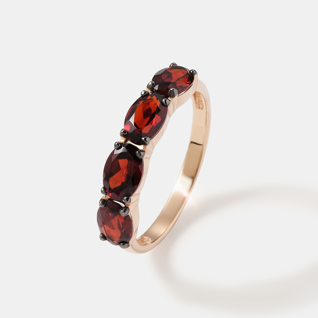Серебряное кольцо с гранатами