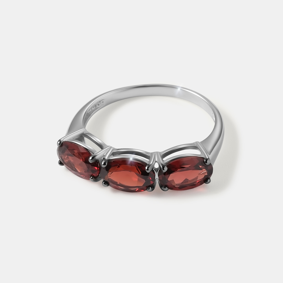 Серебряное кольцо с гранатами