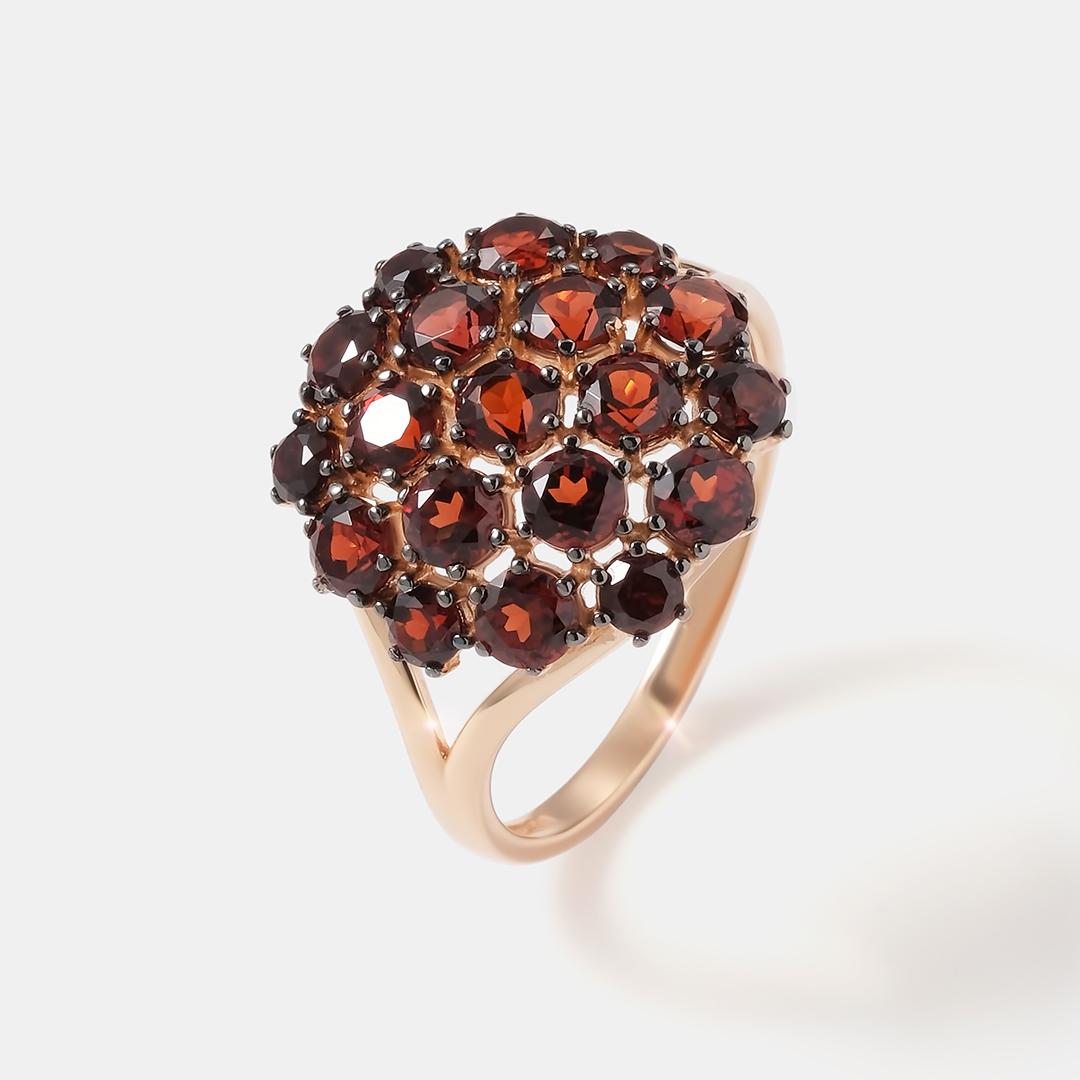 Серебряное кольцо с гранатами