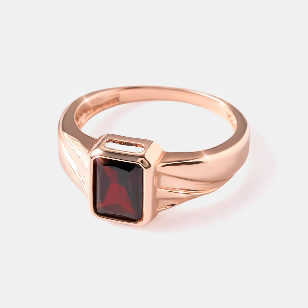 Серебряное кольцо с гранатом