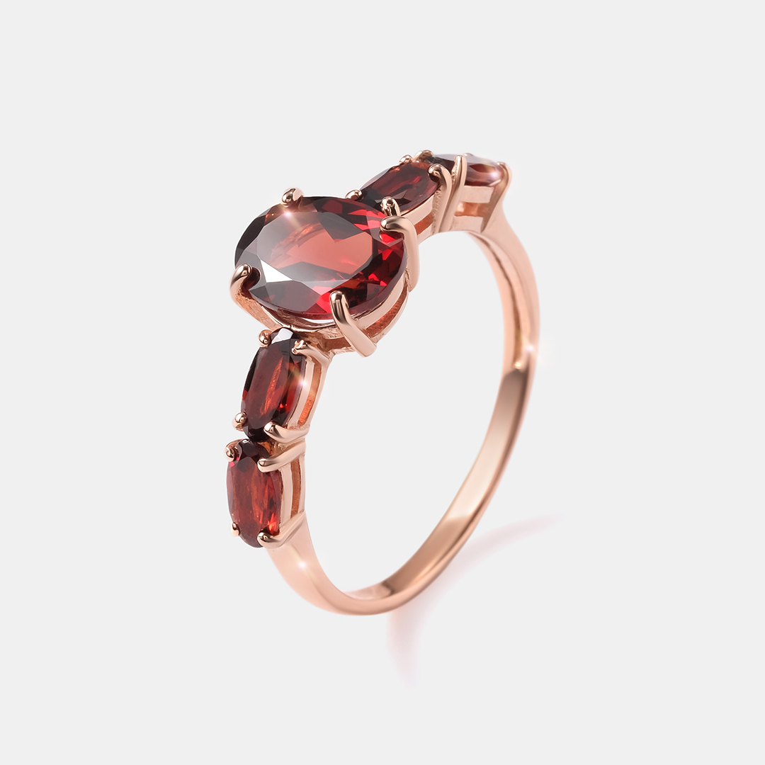 Серебряное кольцо с гранатами