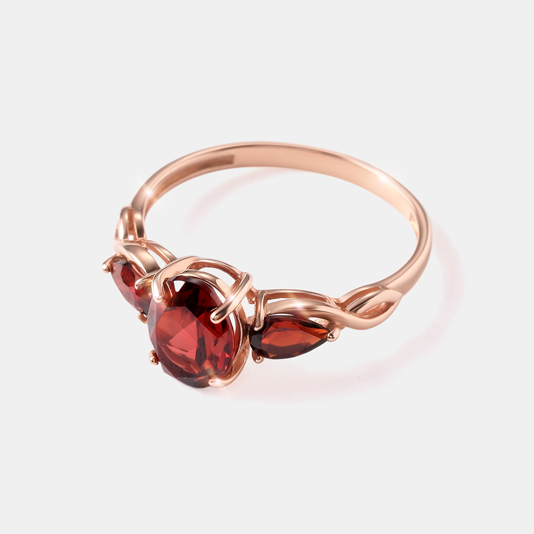 Серебряное кольцо с гранатами
