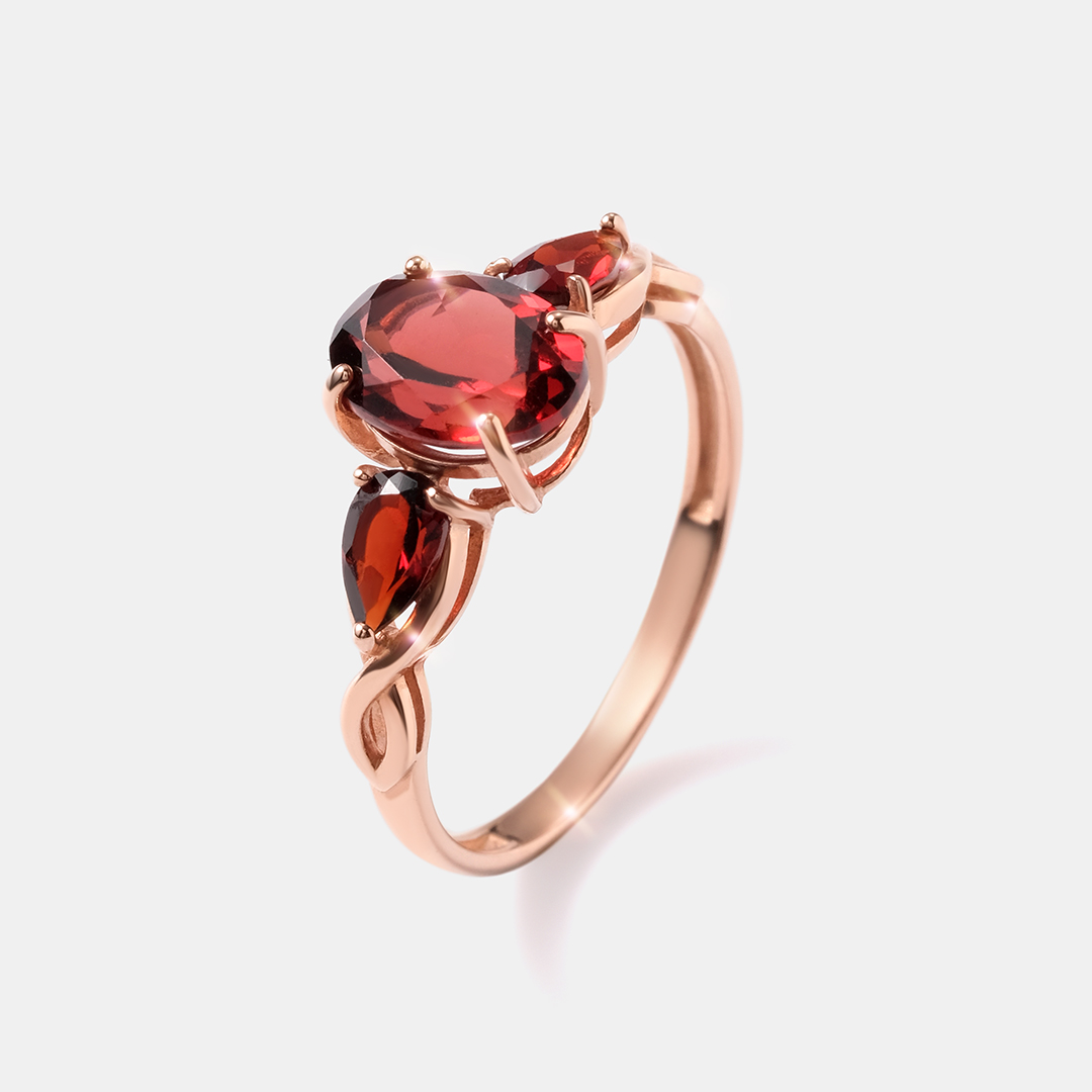 Серебряное кольцо с гранатами