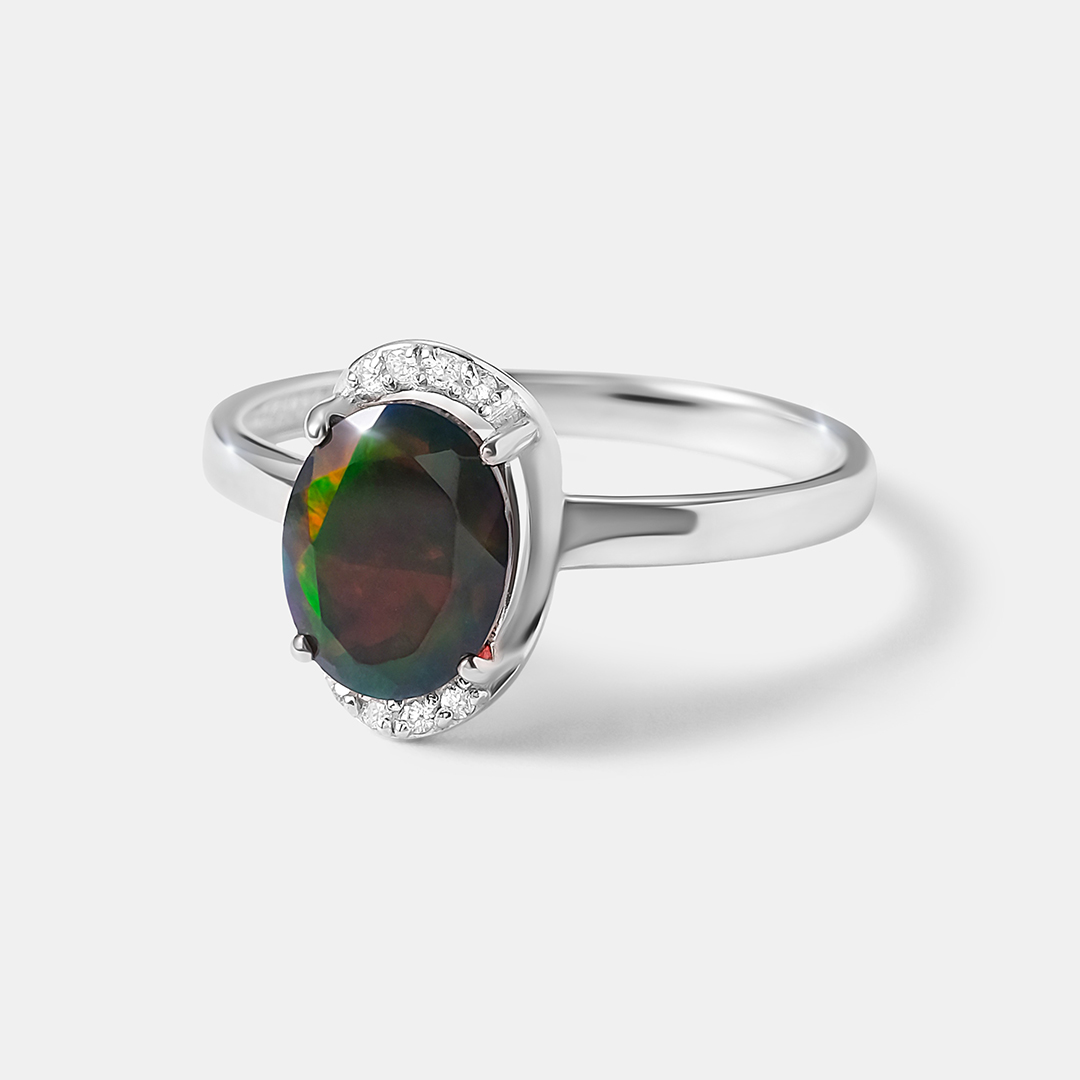 Серебряное кольцо с черным опалом