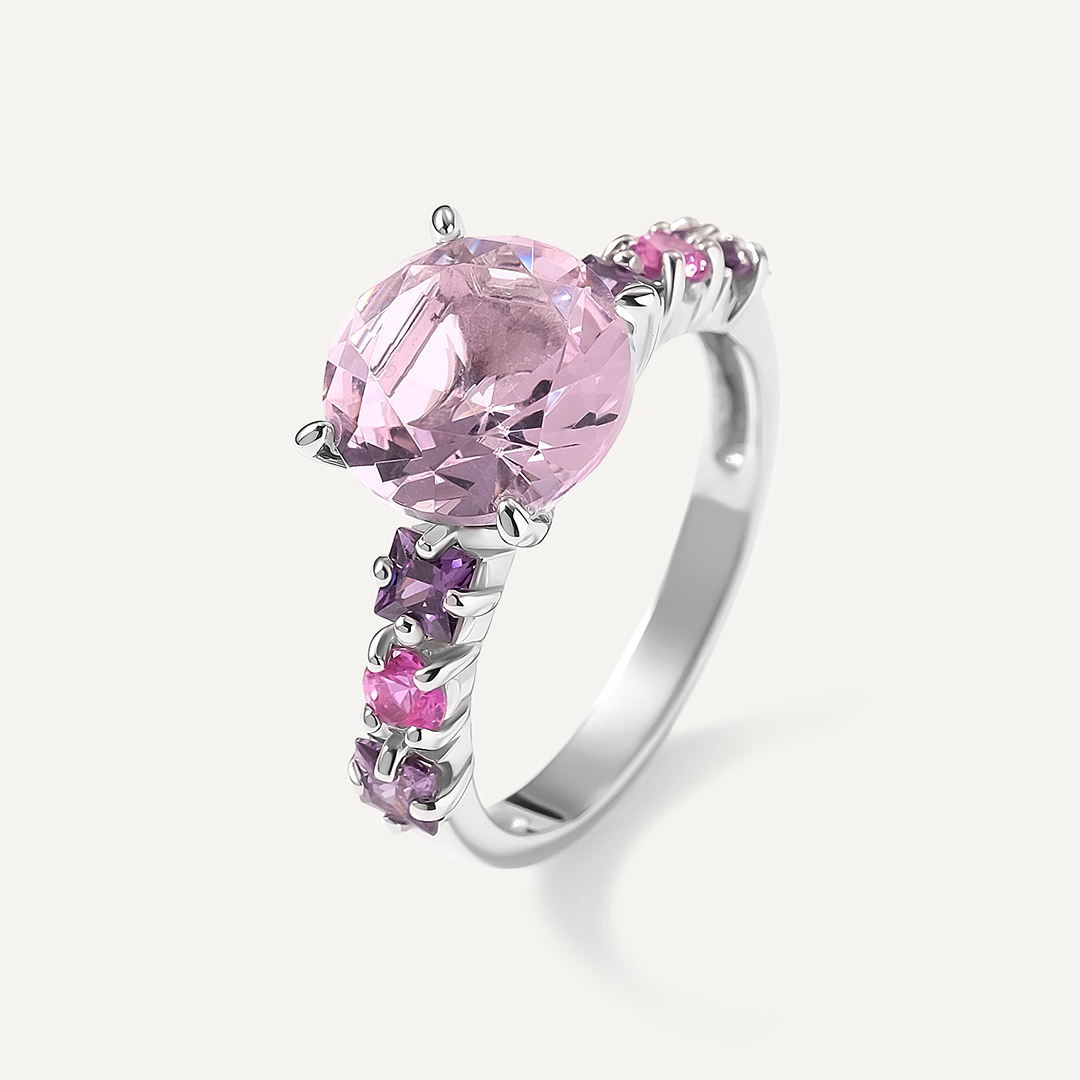 Серебряное кольцо с ювелирным кристаллом