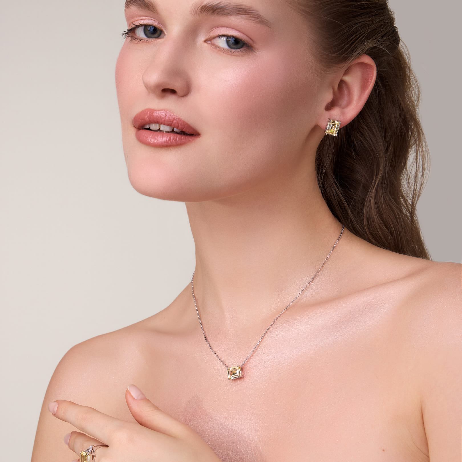 Серебряное кольцо с кубическим цирконием