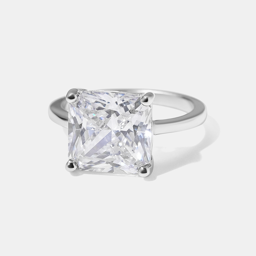 Серебряное кольцо с кубическим цирконием