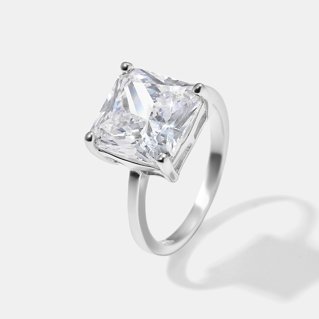 Серебряное кольцо с кубическим цирконием