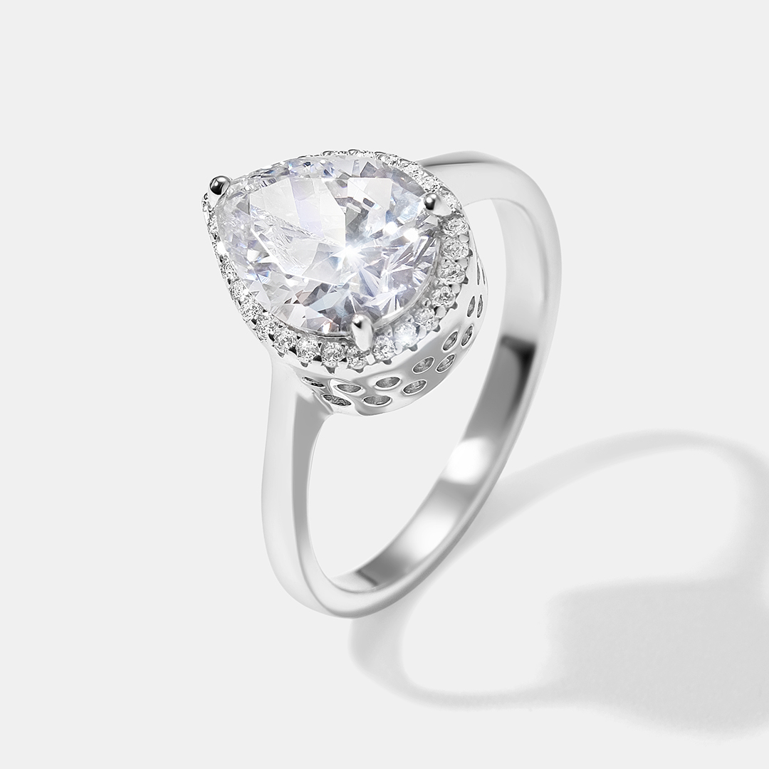 Серебряное кольцо с кубическим цирконием