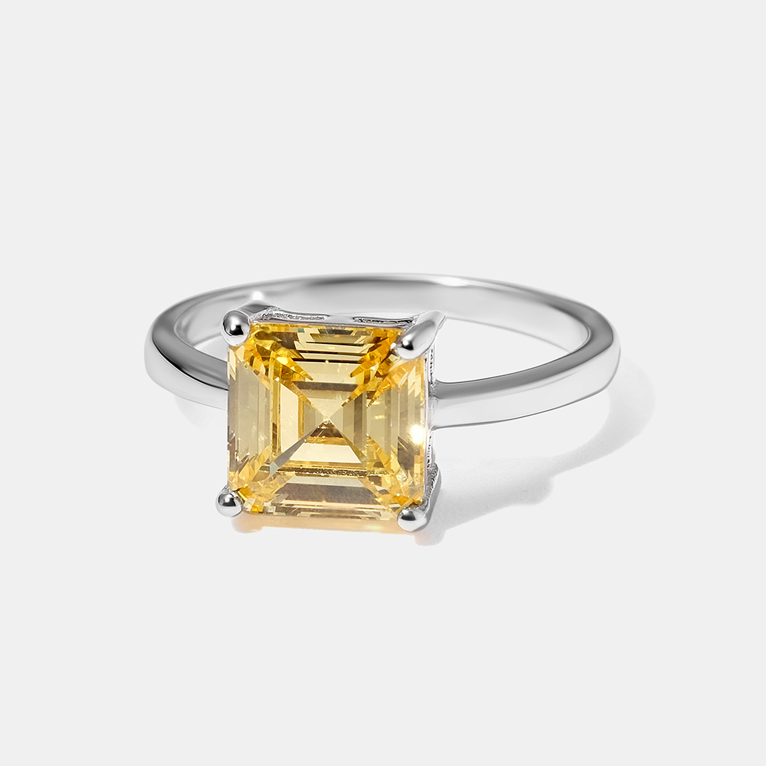 Серебряное кольцо с желтым кубическим цирконием