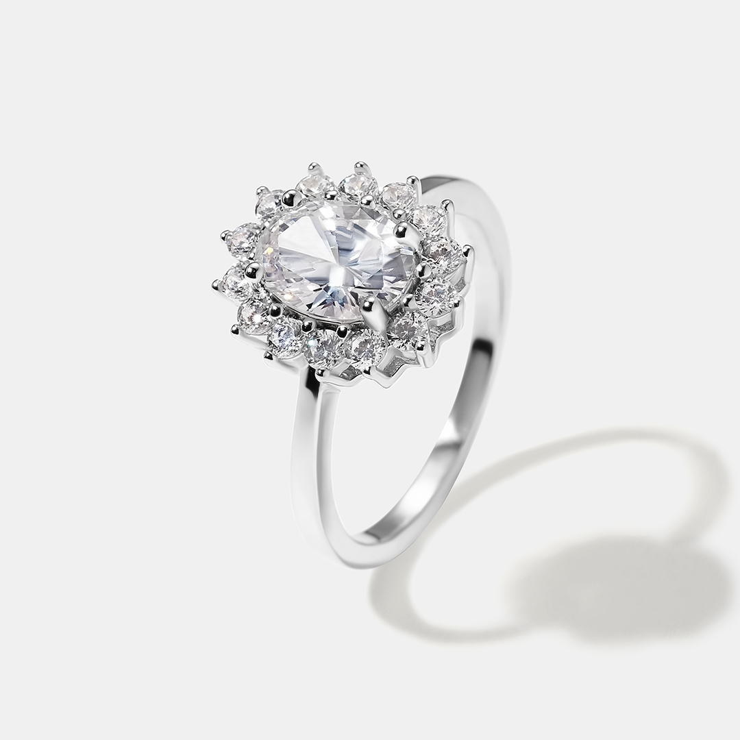 Серебряное кольцо с кубическим цирконием "Цветок"