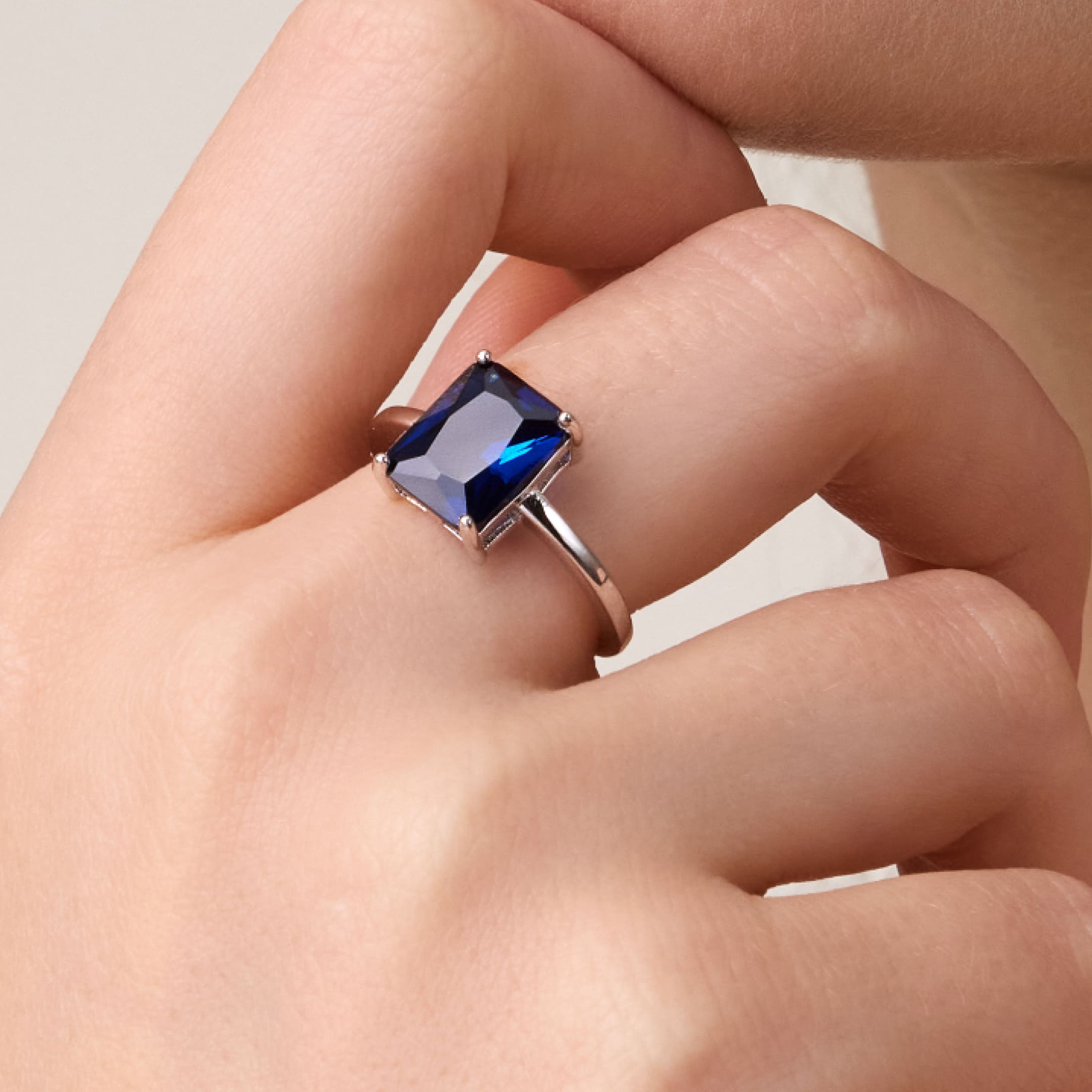 Серебряное кольцо с кубическим цирконием