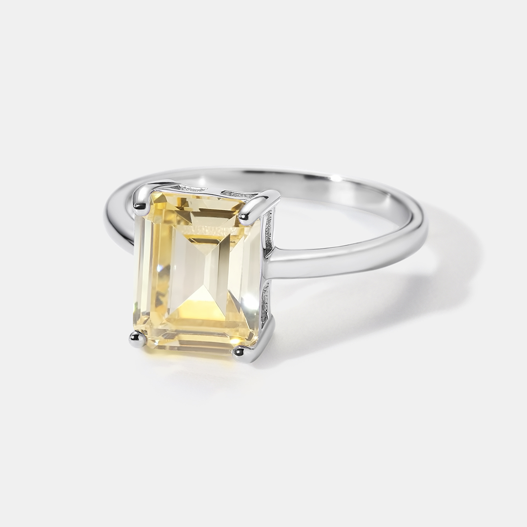 Серебряное кольцо с кубическим цирконием