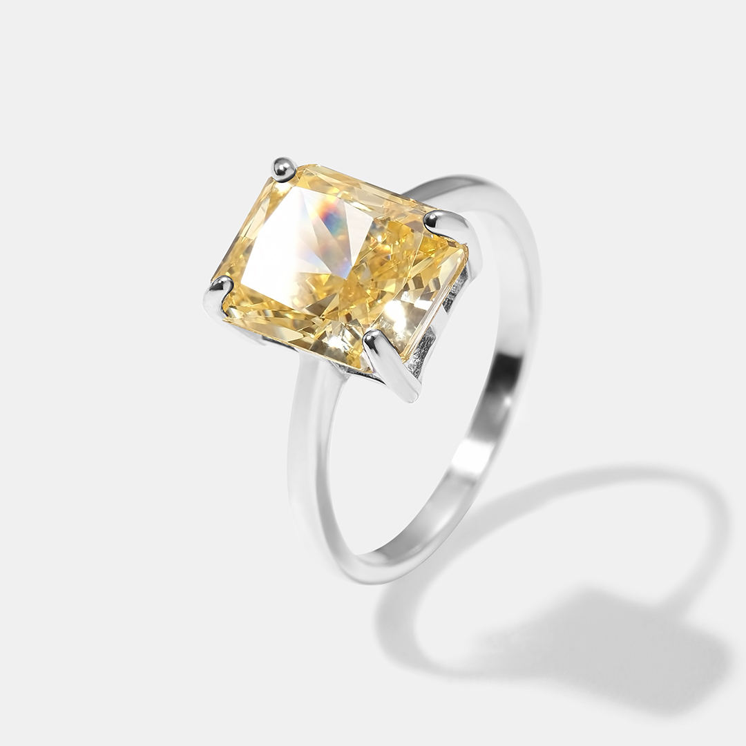 Серебряное кольцо с кубическим цирконием