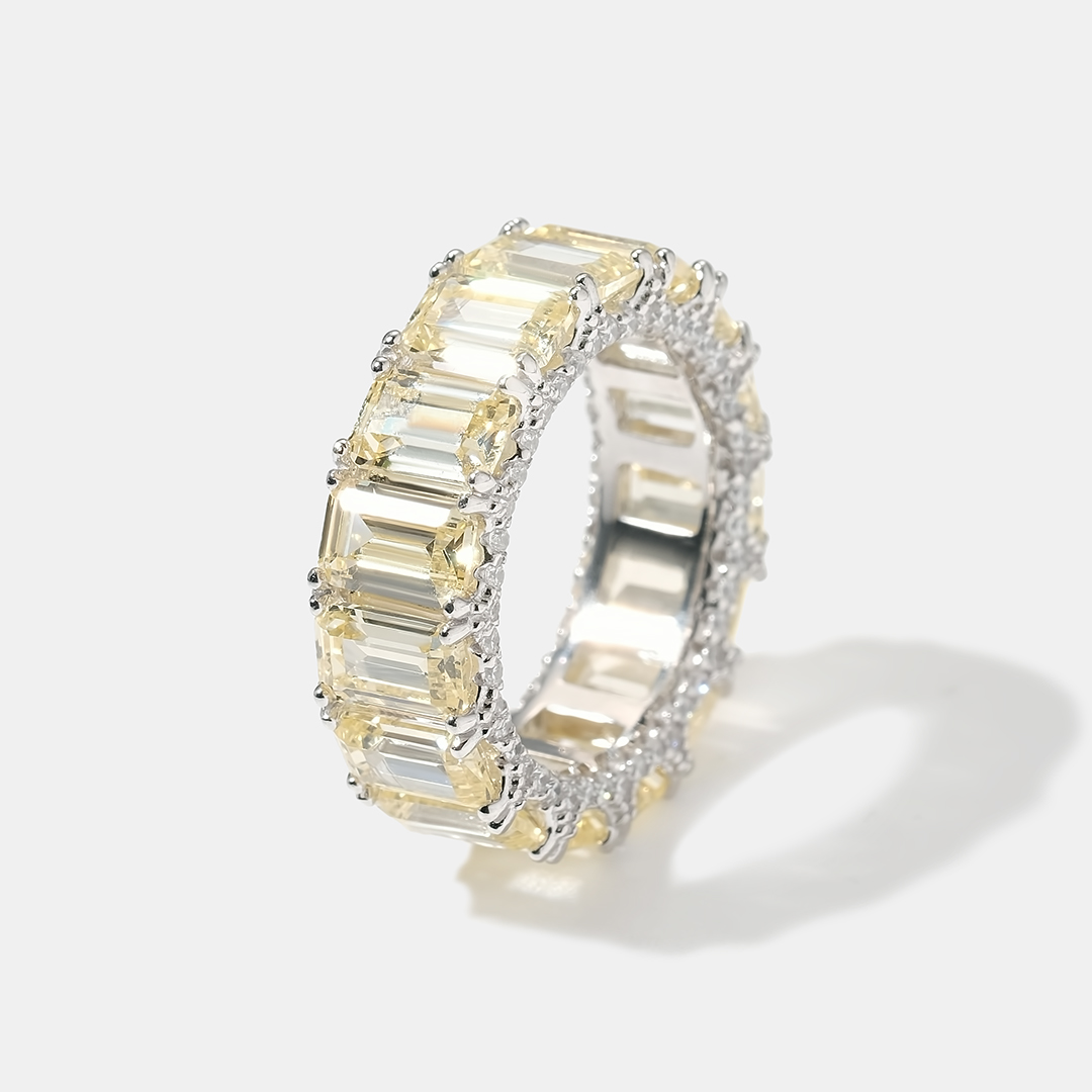 Серебряное кольцо с кубическим цирконием