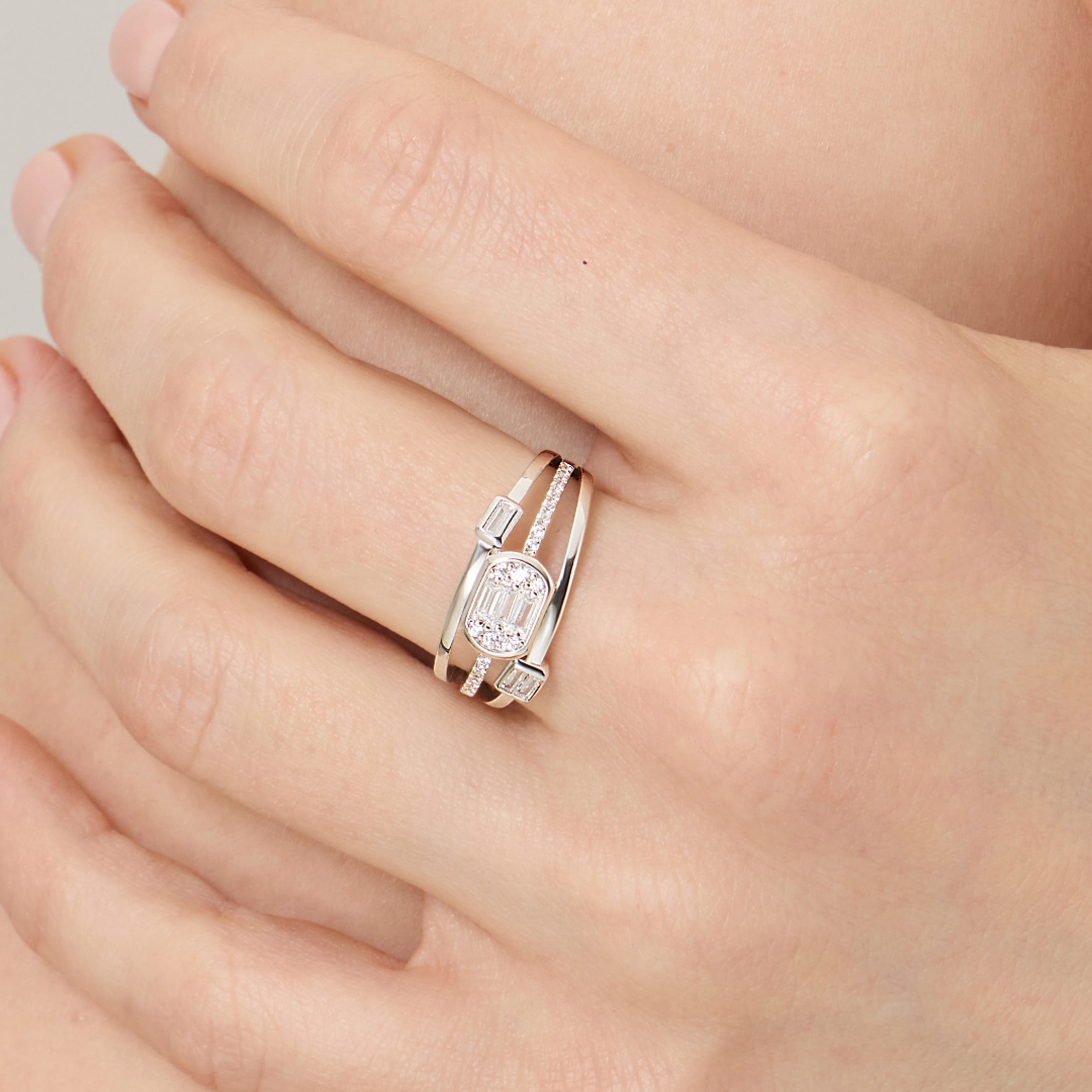 Серебряное кольцо с кубическим цирконием