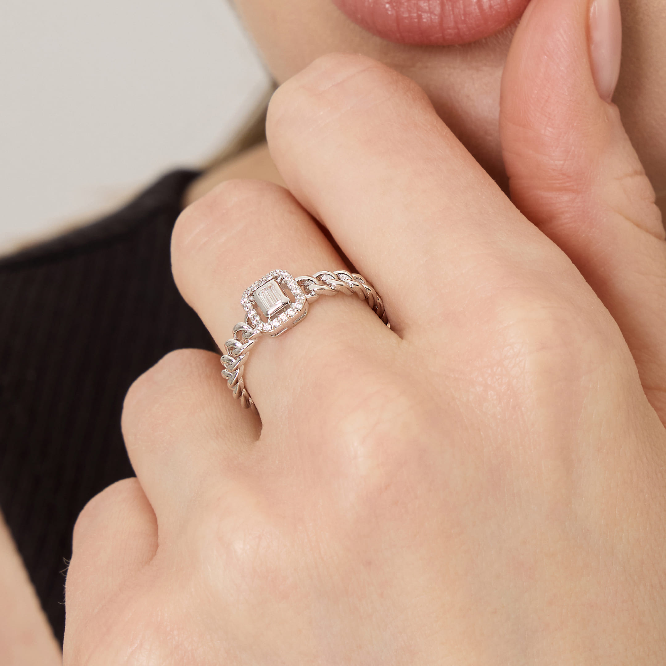 Серебряное кольцо с кубическим цирконием