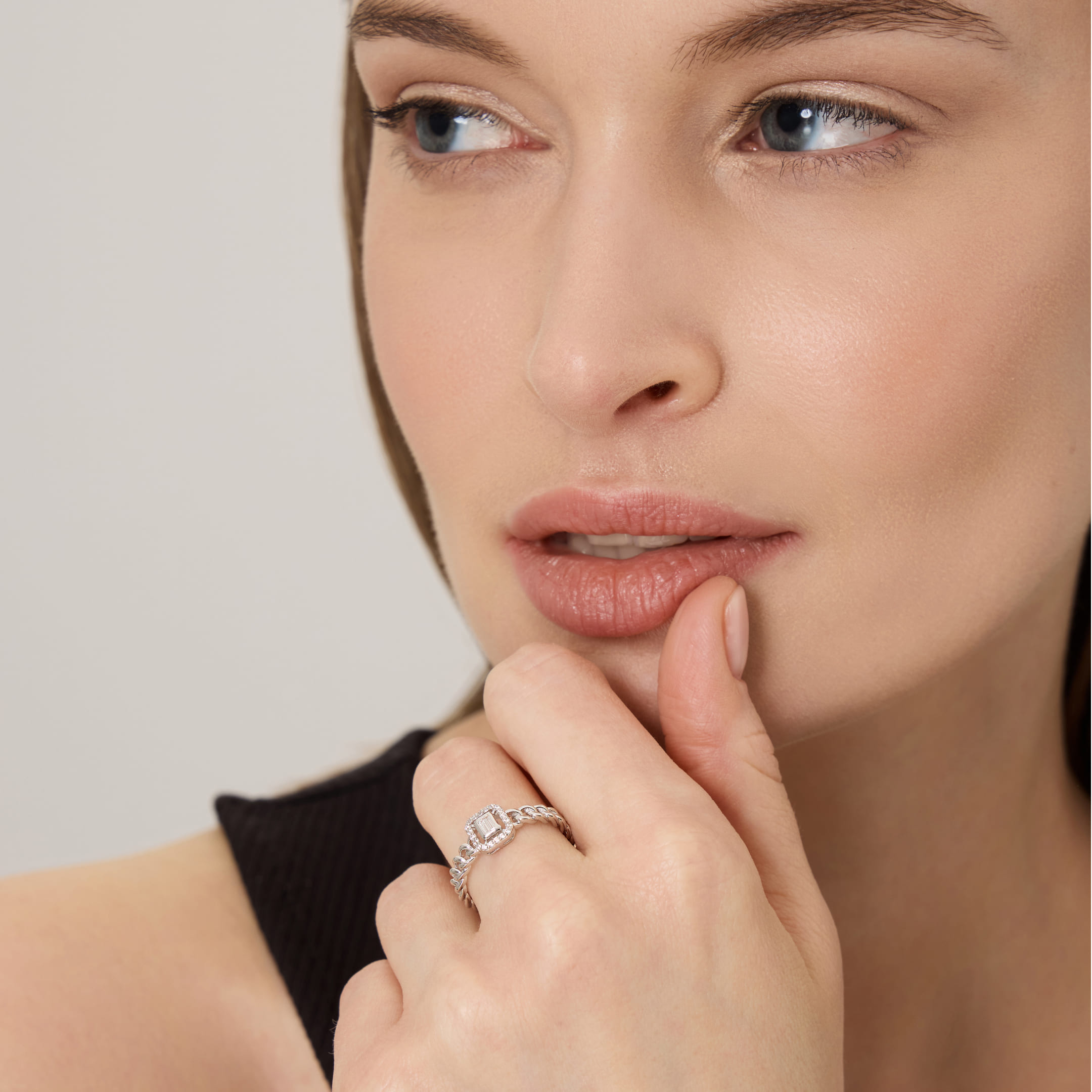 Серебряное кольцо с кубическим цирконием