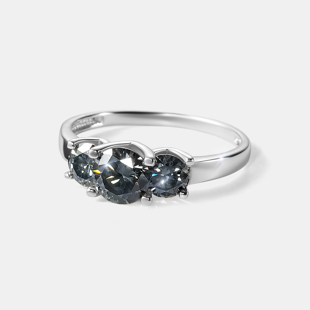 Серебряное кольцо с серыми муассанитами