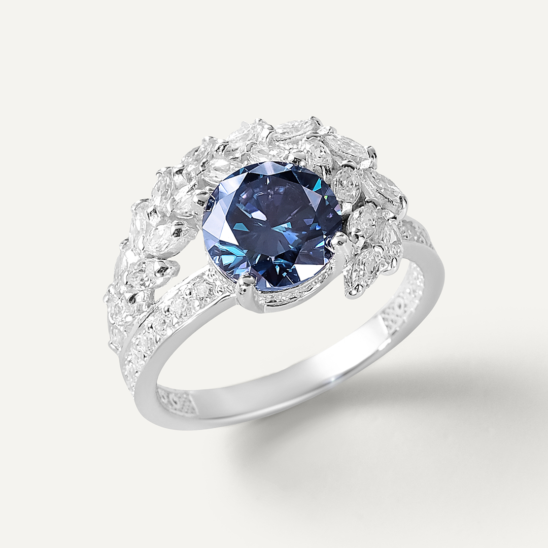 Серебряное кольцо с синим муассанитом