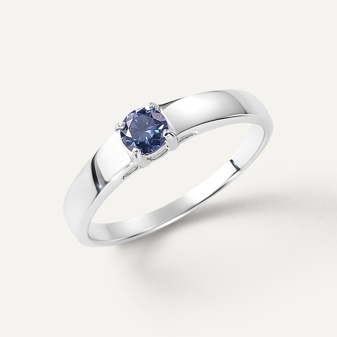 Серебряное кольцо с синим муассанитом