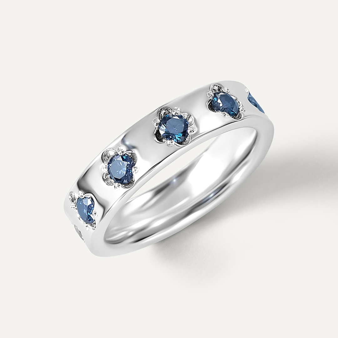 Серебряное кольцо с синими муассанитами