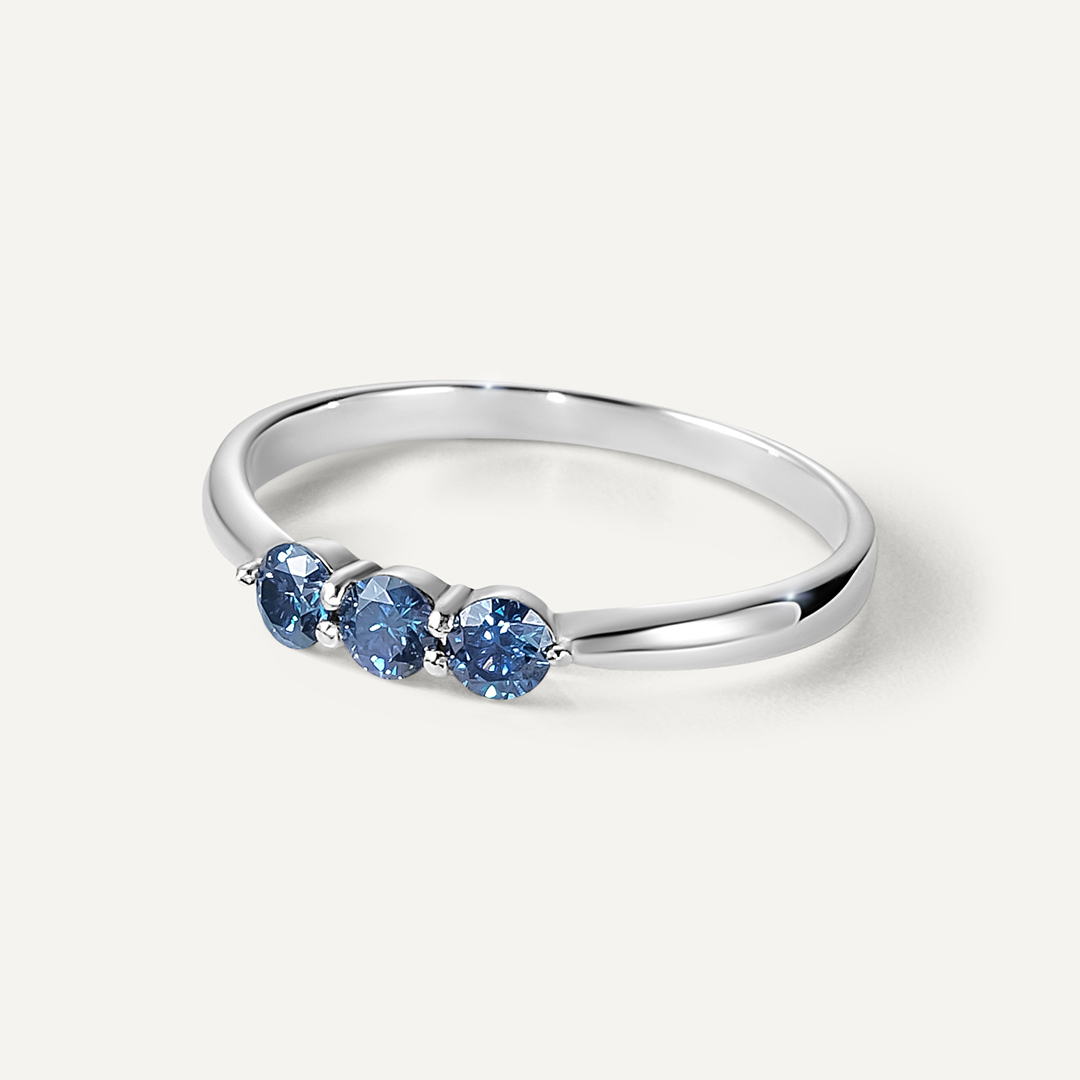 Серебряное кольцо с синими муассанитами