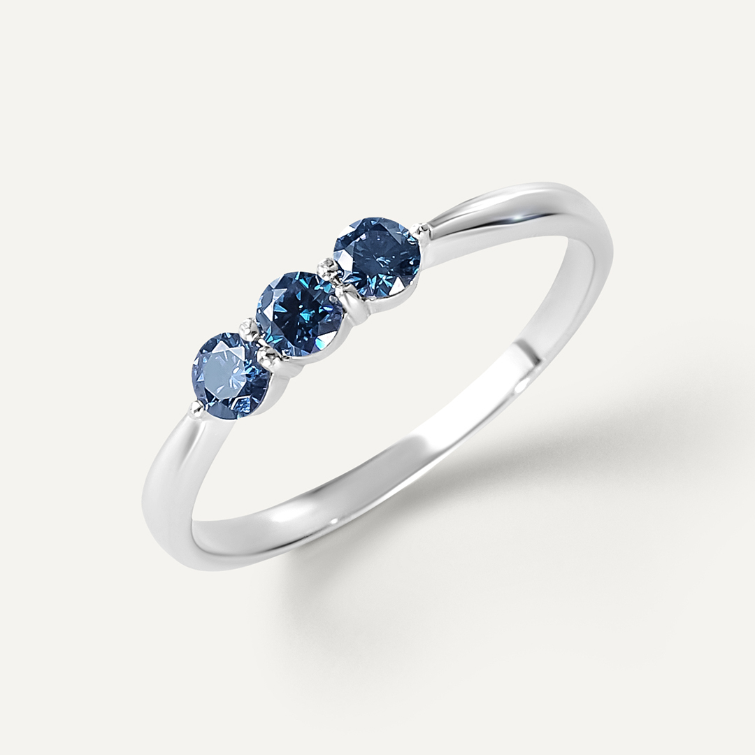 Серебряное кольцо с синими муассанитами