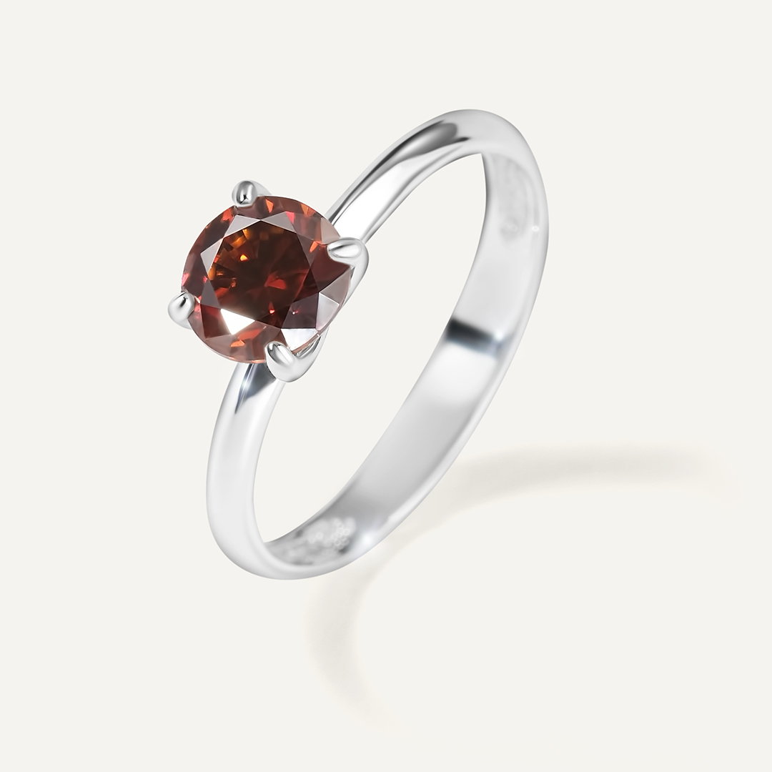 Серебряное кольцо с красным муассанитом