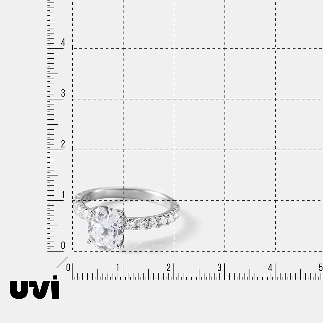 Серебряное кольцо с муассанитами