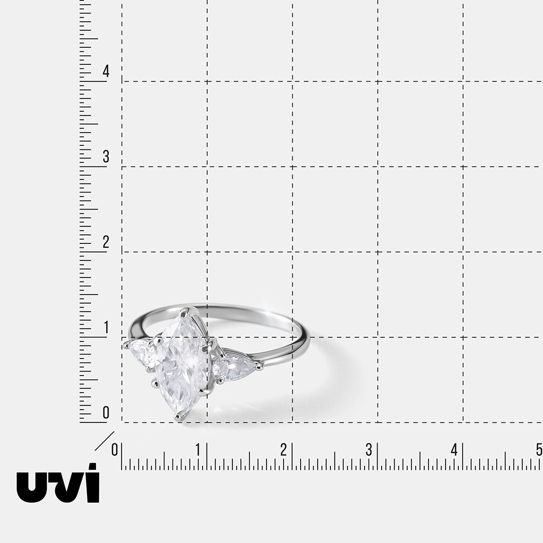 Серебряное кольцо с муассанитами