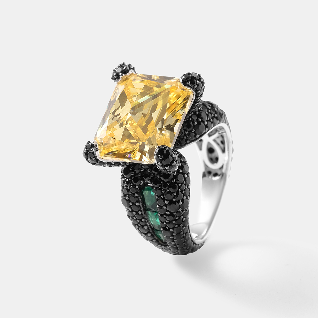 Серебряное кольцо с кубическим цирконием
