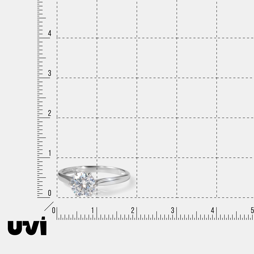 Серебряное кольцо с муассанитом