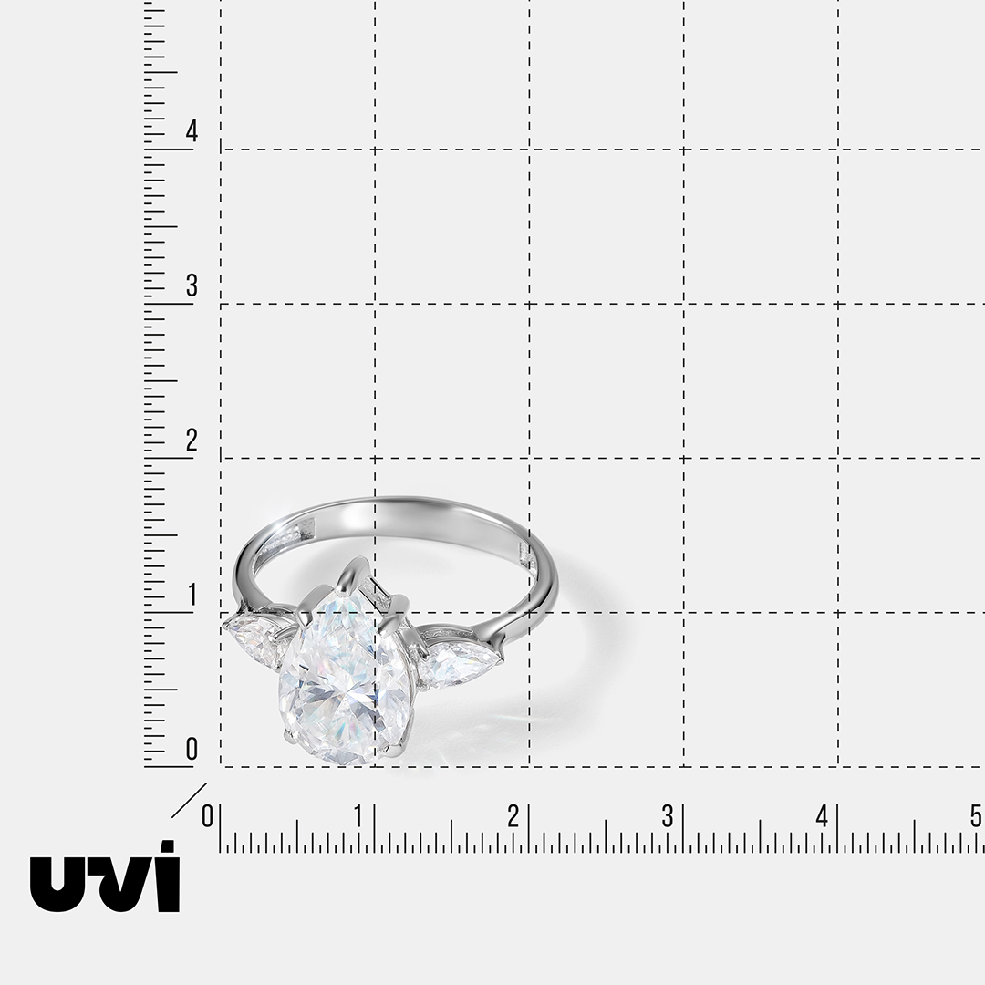 Серебряное кольцо с муассанитами