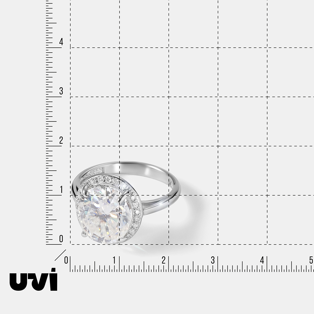Серебряное кольцо с муассанитами