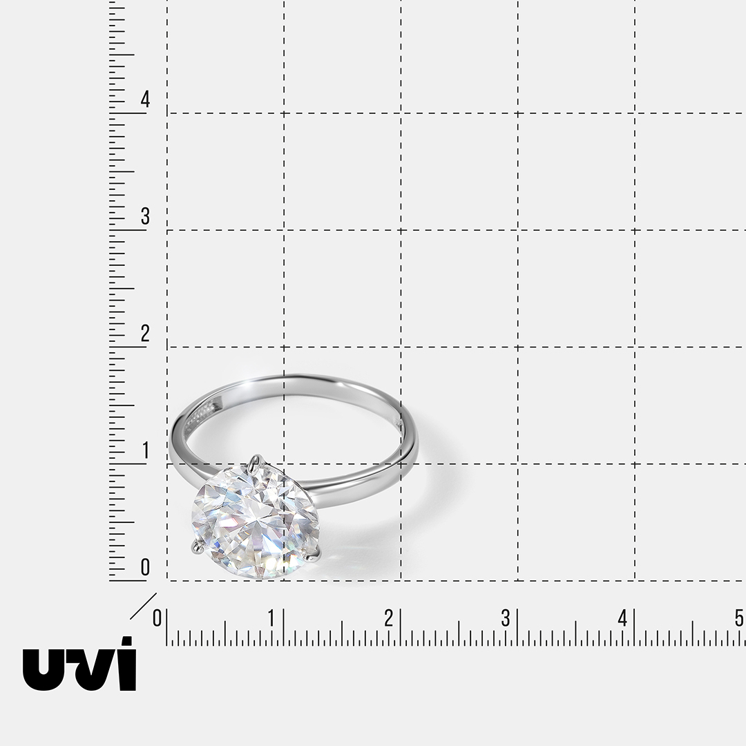Серебряное кольцо с муассанитом