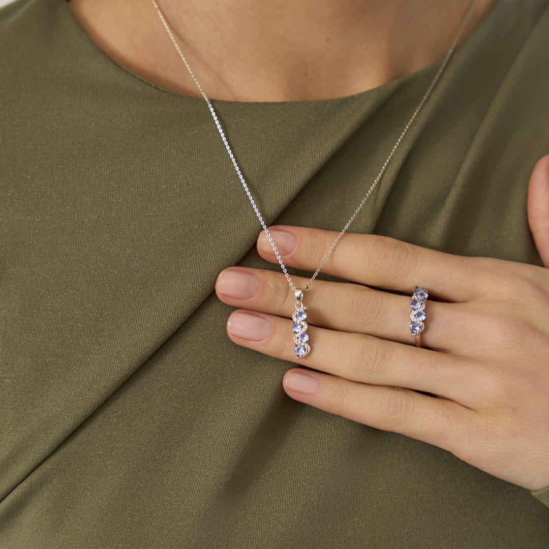 Серебряное кольцо с танзанитами