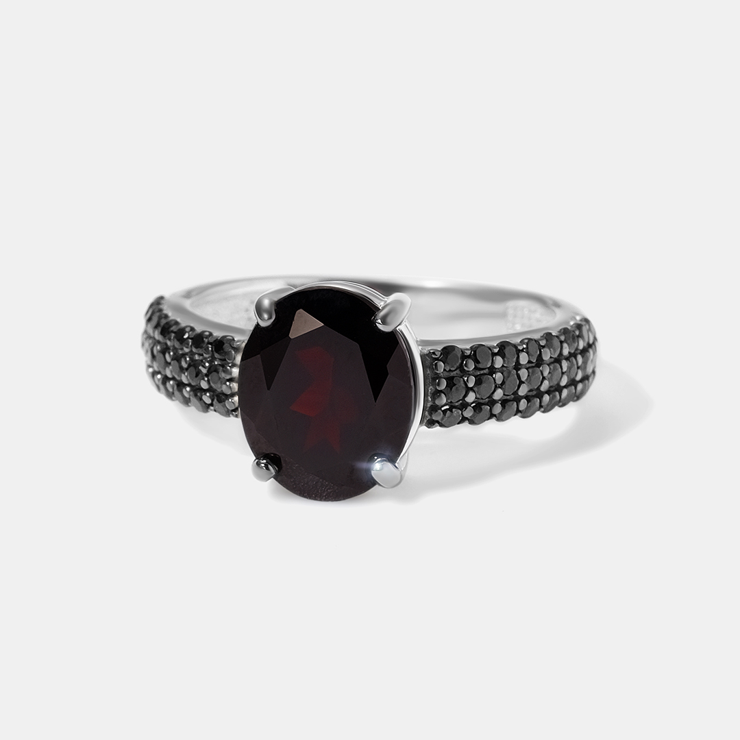 Серебряное кольцо с чешским гранатом