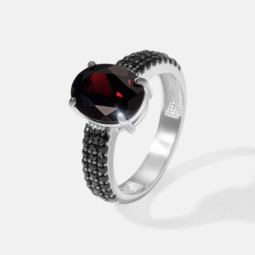 Серебряное кольцо с чешским гранатом