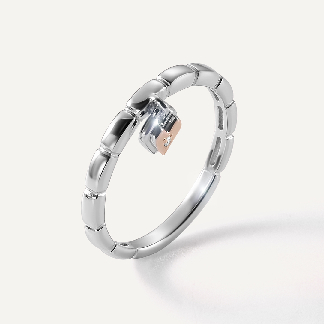 Серебряное кольцо с бриллиантом и золотом "Сердце"